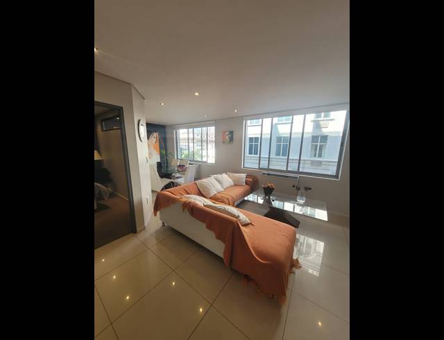 2 BEDROOM APARTMENT RENTED IN CAPE TOWN CITY CENTRE